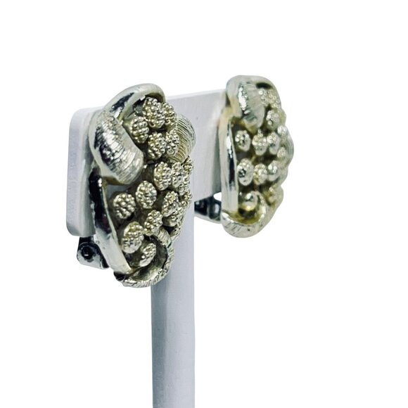 Vintage Coro Textured Silver Tone Clip On Earrings (5866) - Picture 3 of 7